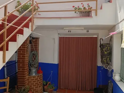 Casa adosada en calle de Agustín Ordóñez, 39