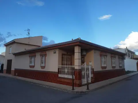 Chalet pareado en calle Lachar, 4