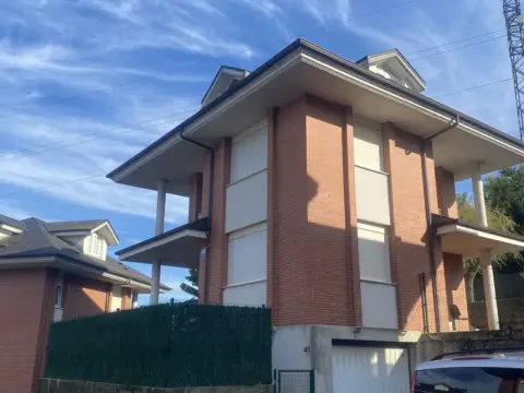 Casa unifamiliar en Barrio Revilla el Tojo, 33