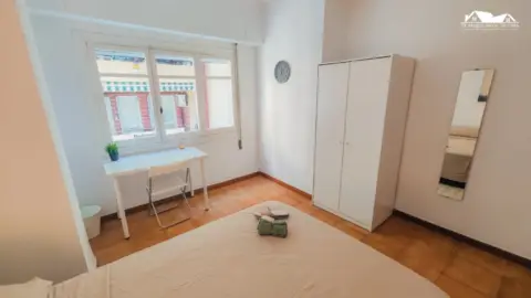 Habitación en calle del Tucumán, 1