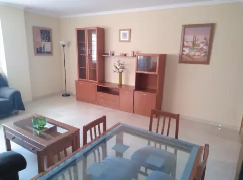 Piso en Plaza de la Solidaridad, 7