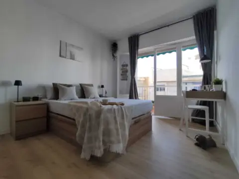 Habitación en calle del Cardenal Belluga, 10