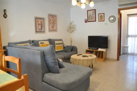 Casa adosada en Avenida Estación, 11