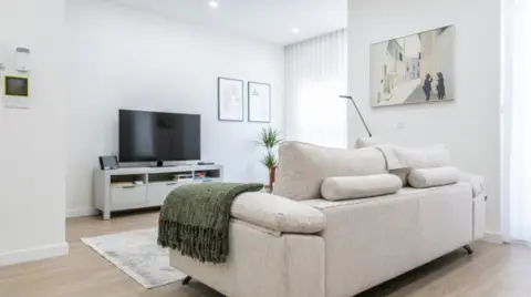 Habitación en calle de los Reyes Católicos, 19