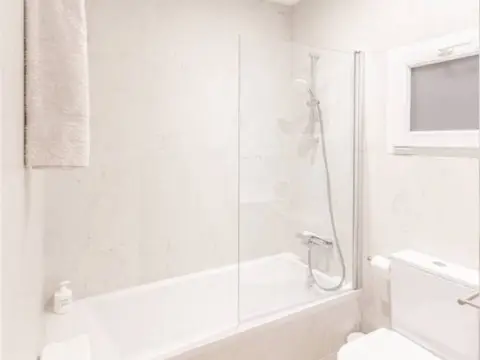 Habitación en calle de los Reyes Católicos, 19