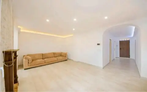 Casa adosada en Carrer de Santa Caterina Thomàs, 18