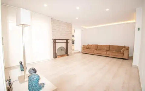 Casa adosada en Carrer de Santa Caterina Thomàs, 18