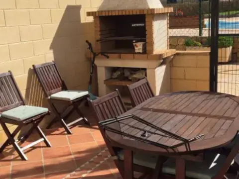 Chalet adosado en calle Alcarava, 1