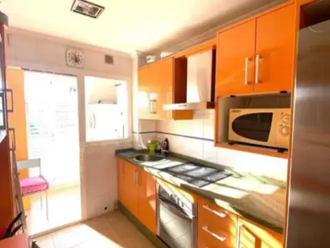 Piso en Avenida de las Fuerzas Armadas, 25