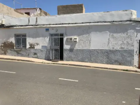 Casa rústica en calle Doctor Fleming, 34