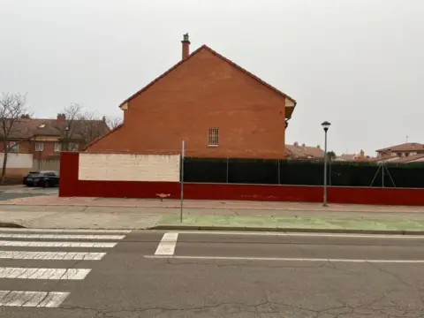 Chalet adosado en calle de la Radio, 1