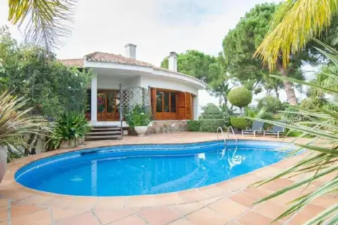 Chalet unifamiliar en Urbanización Les Motes, 45