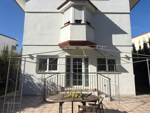 Casa unifamiliar en calle de Guadaíra, 25