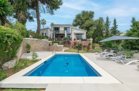 Casa adosada en calle del Pavo Real, 140