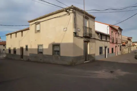 Casa adosada en calle de la Aldeanueva, 52