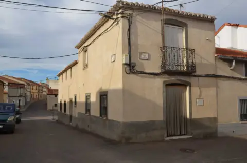 Casa adosada en calle de la Aldeanueva, 52