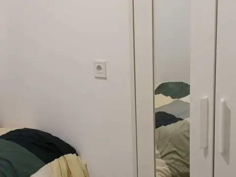 Habitación en calle de Julián Besteiro, 5