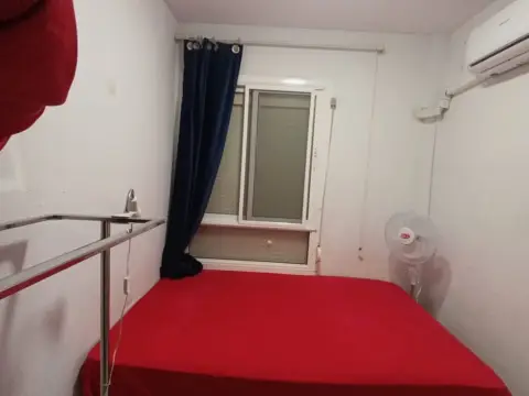 Habitación en calle del Poeta Salvador Selles, 8