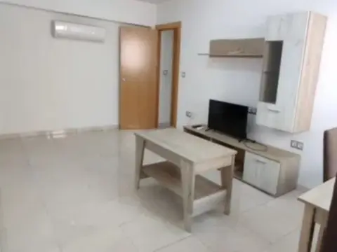 Piso en Avenida de las Fuerzas Armadas, 23