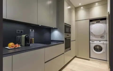 Piso en calle de Carolina Coronado, 3