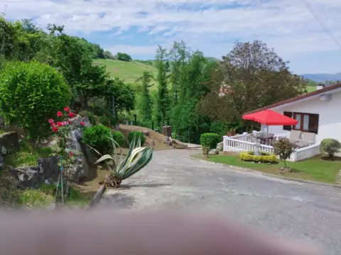 Chalet adosado en calle Barrio Enparantza,  1