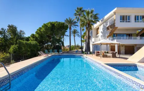 Chalet adosado en calle de los Hermanos Álvarez Quintero, 15