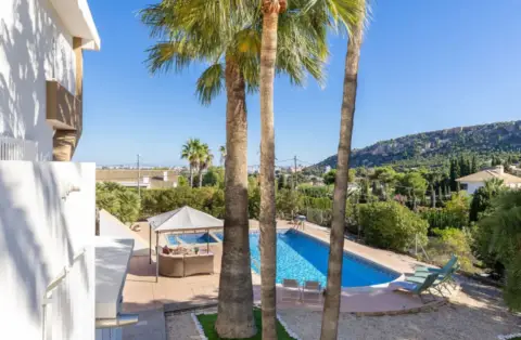 Chalet adosado en calle de los Hermanos Álvarez Quintero, 15