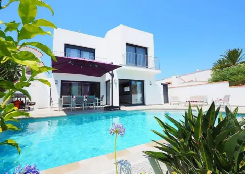Casa adosada en Carrer Norfeu, 10