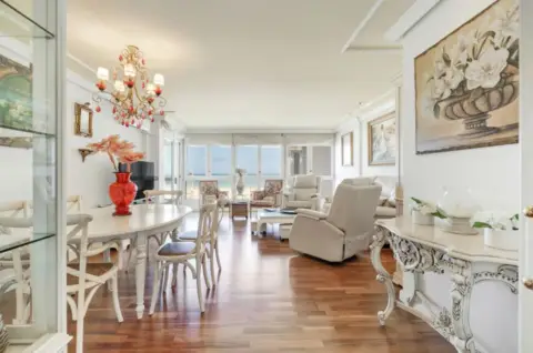 Apartamento en Avenida Amílcar Barca, 35