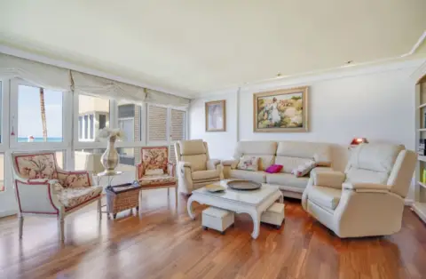 Apartamento en Avenida Amílcar Barca, 35