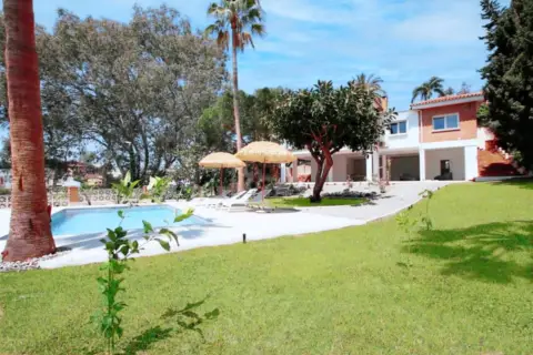 Chalet adosado en calle Olmos, 22