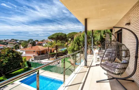 Casa adosada en Carrer del Mestre Falla, 27