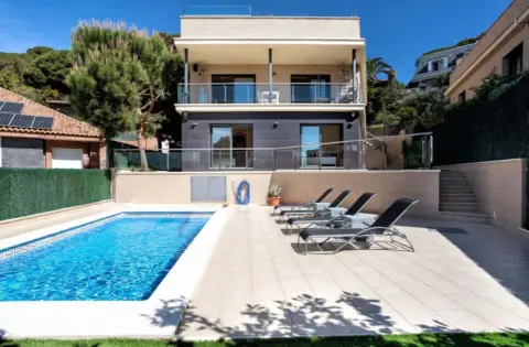 Casa adosada en Carrer del Mestre Falla, 27