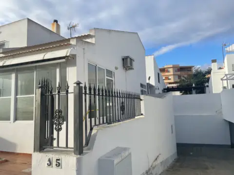 Casa adosada en calle del Flamenco, 76