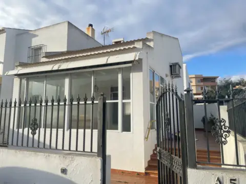 Casa adosada en calle del Flamenco, 76