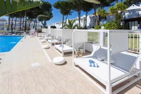 Casa pareada en Avenida de Alpandeire, 6