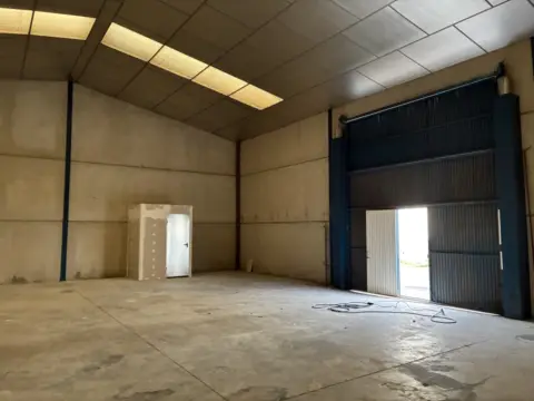 Nave industrial en Lr-441,  1