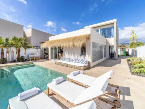 Casa adosada en calle Violeta, 63