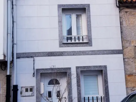 Casa adosada en calle Fuente, 1