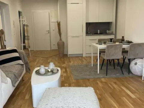 Piso en calle de Miguel de Cervantes, 11