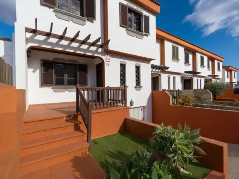 Chalet adosado en calle Pilar Lorengar, 24