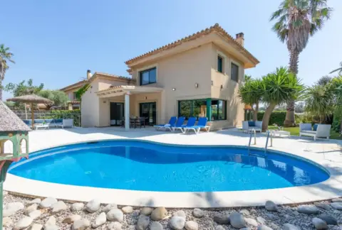Casa adosada en Carrer Josep Pla, 1