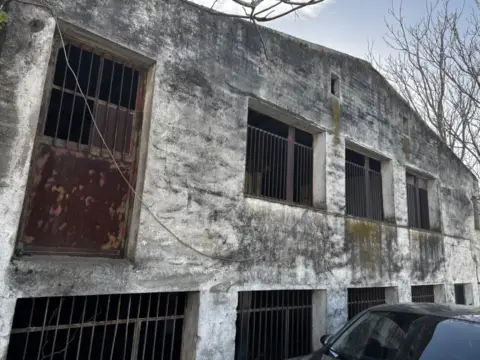 Nave industrial en Paseo de la Barrosa, 20