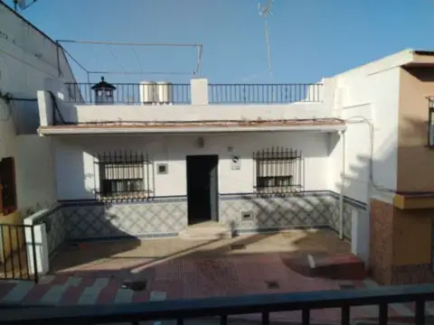 Casa adosada en calle de la Fuente, 10