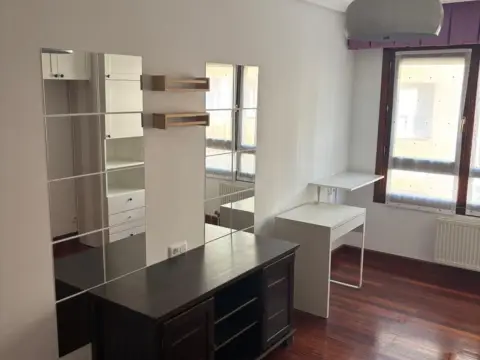 Piso en calle del Pintor José Arrue, 4