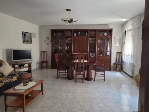Casa pareada en calle San Miguel, 7