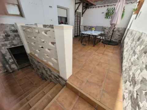 Casa pareada en calle San Miguel, 7