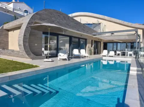 Chalet adosado en calle Roble,  1