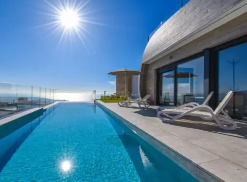 Chalet adosado en calle Roble,  1