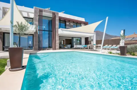 Chalet adosado en calle de El Salvador, 299